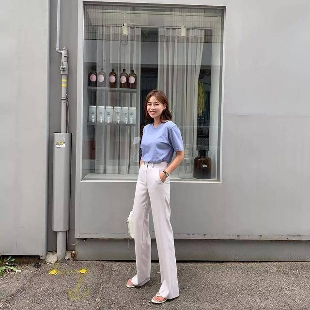 西装衬衫标准图片T恤杏彩体育注册登录官网T恤夏日人手一件的“T恤”这3种穿法最出
