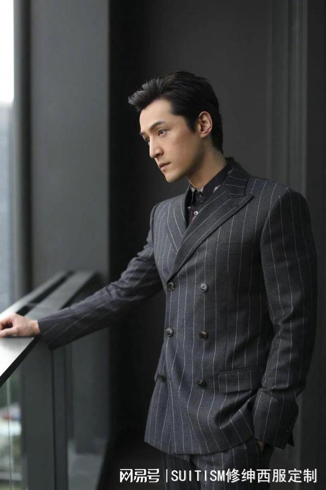 西服衬衫领子西装衬衫西装扣子左右绅士双排扣西杏彩体育注册装定制精英男士的最爱!