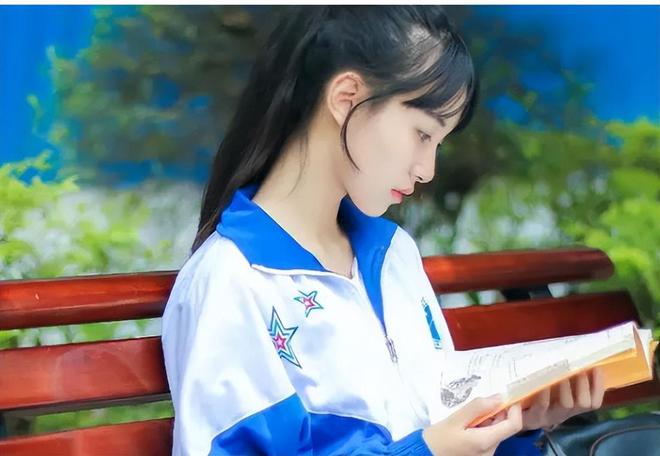 杏彩体育平台注册伊顿领衬衫T恤T恤初三女生穿修身T恤上学被同学吐槽“擦边”现在学