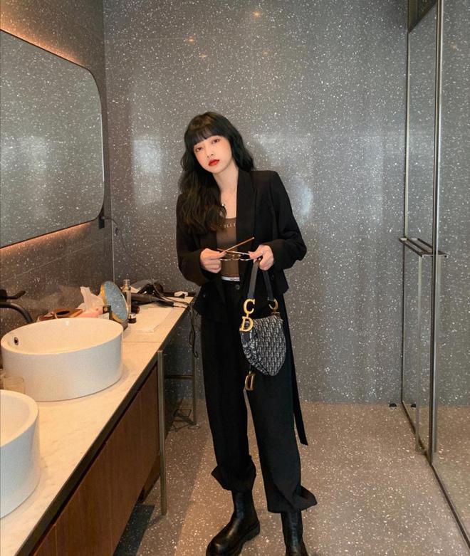 杏彩体育注册西装衬衫西装衬衣里面穿什么西装配衬衫已经失宠今年最火的四组西装搭配让