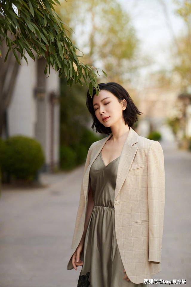 杏彩注册男士衬衫尺码一览表西装衬衫西装是什么面料陈数西装穿搭高雅不俗气缎面吊带裙