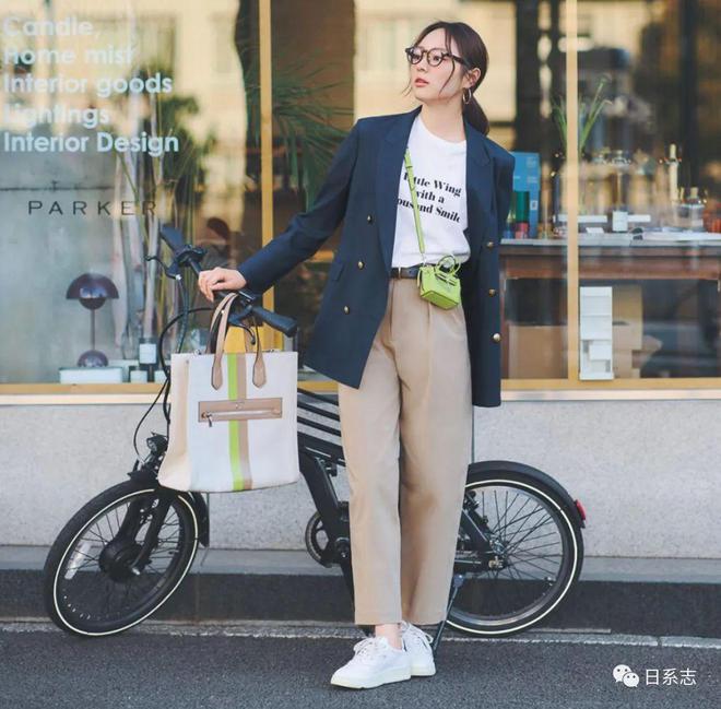 杏彩体育平台注册西装下摆种类西装衬衫西装衬衫夹入围今年最值得买西装夹克的3件前两