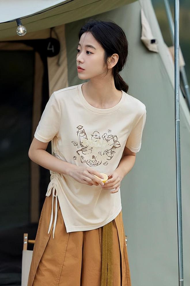 杏彩体育平台注册T恤T恤夏季流行穿搭小众设计感T恤充满了个性和象征意义好看又减龄