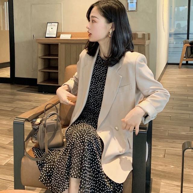 杏彩注册西装衬衫怎么选西装衬衫西装搭配效果图学下图穿“时髦西装”洋气显气质出门有