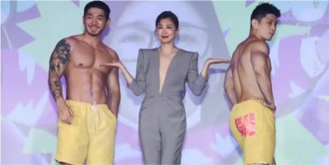 杏彩体育平台注册男士正装短袖衬衫西装衬衫西装开叉有什么讲究贾静雯大胆秀身材穿西服