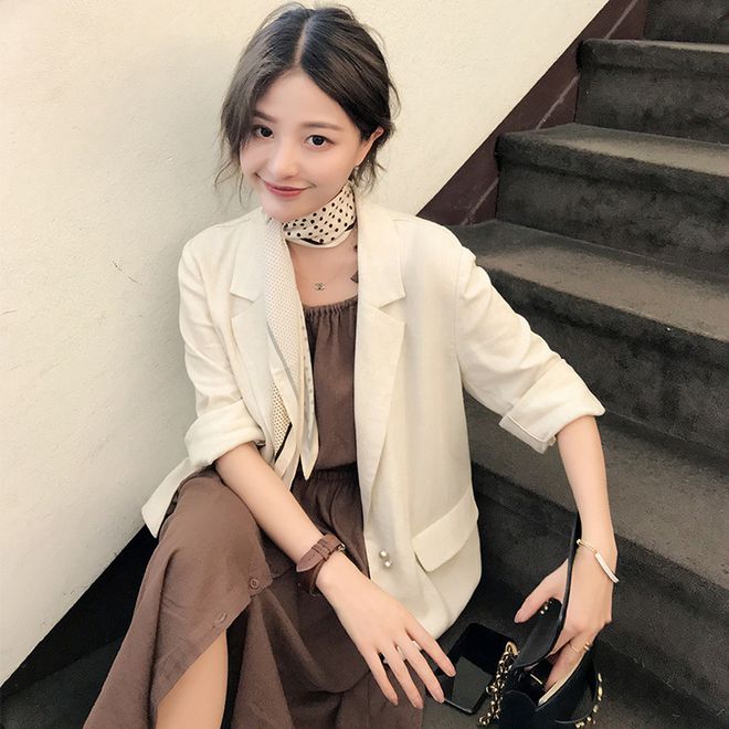 传统西装有严肃刻板的“通病”选对款式让你时髦得毫不费力