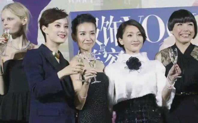杏彩体育孙俪竟比董洁还漂亮穿西装大方自信董洁法令纹深没了清纯气质
