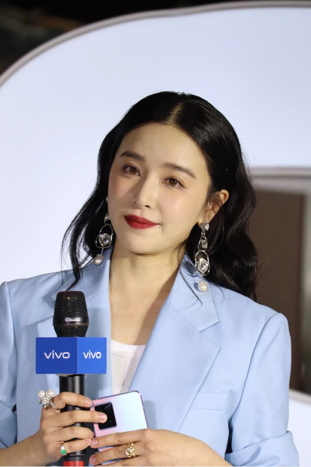 杏彩体育37岁的阚清子真是美得不像话生图下状态也超好穿蓝西装好知性