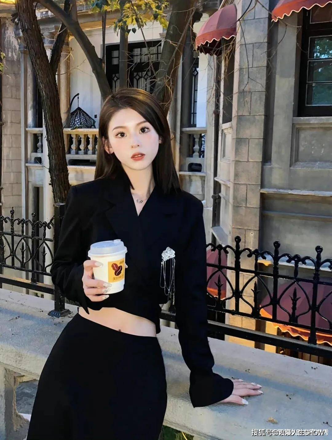 杏彩体育原来西装套装还可以这样设计干练而不失气场尽显女人味