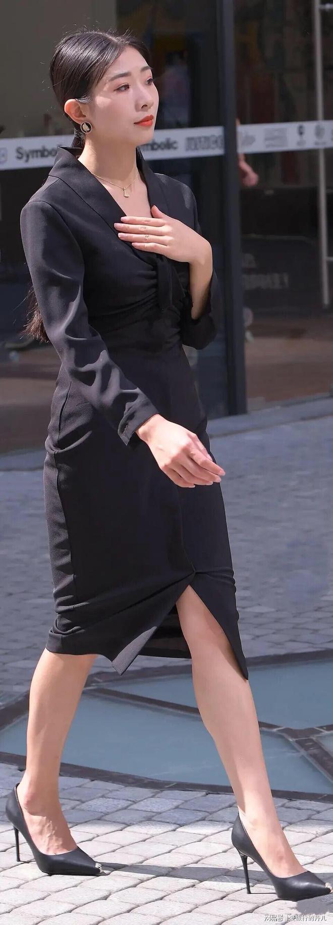 杏彩体育黑色西装领连衣裙时尚又显瘦西装控看过来