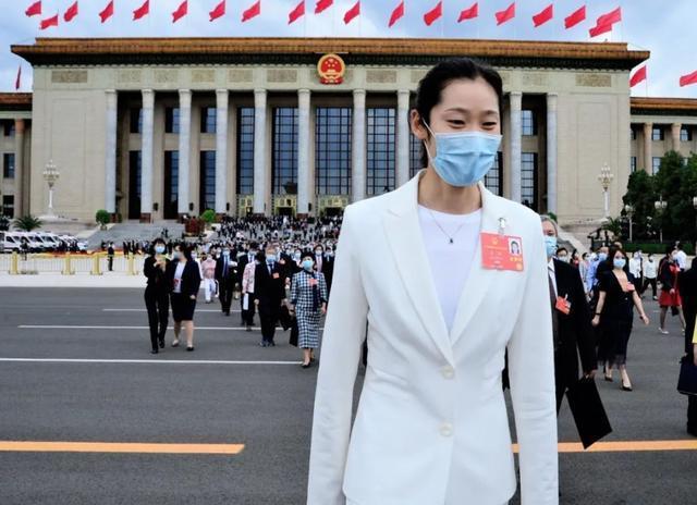 杏彩体育盘点女排正装照:张常宁美朱婷仙一看袁心玥最飒还是小苹果