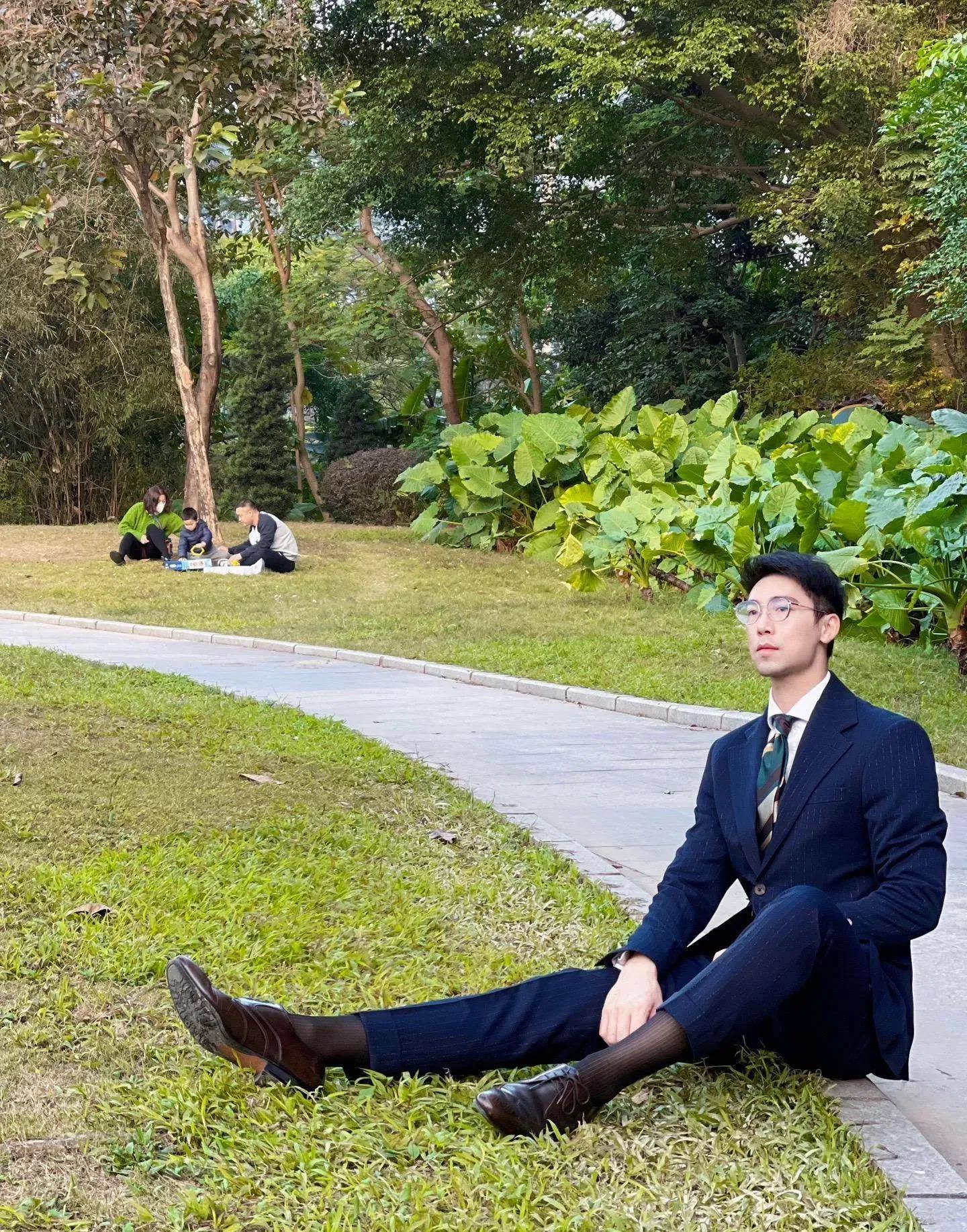 杏彩体育,男士一身正装气质轻盈时尚搭配诱人!