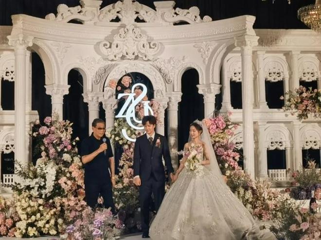 杏彩体育,东体:徐根宝为赵亮证婚 武磊朱辰杰等几代崇明到场祝贺