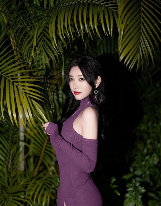 杏彩体育,职业正装美女小姐姐也是一道亮丽的风景线啊!