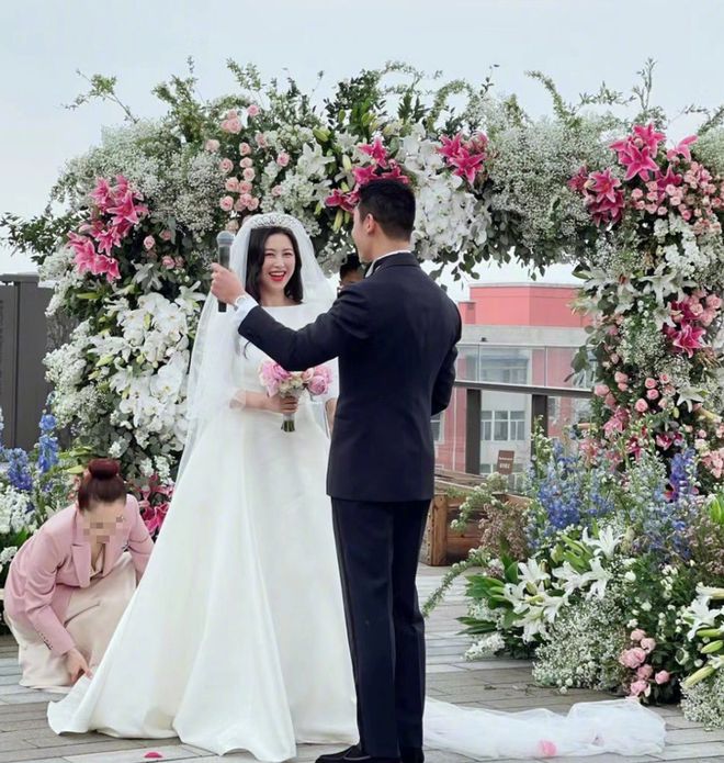 杏彩体育,女神朱珠的丰富情史以及她背后的5个男人