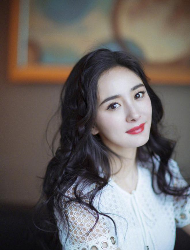 杏彩体育,杨幂西装证件照好美baby气质佳看到刘诗诗绝了