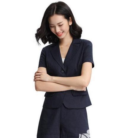 杏彩体育,商务女士穿正装禁忌及着装技巧一