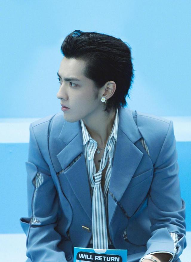 杏彩体育,盘点:男星的西装造型肖战绅士蔡徐坤潮流鹿晗深V绝美